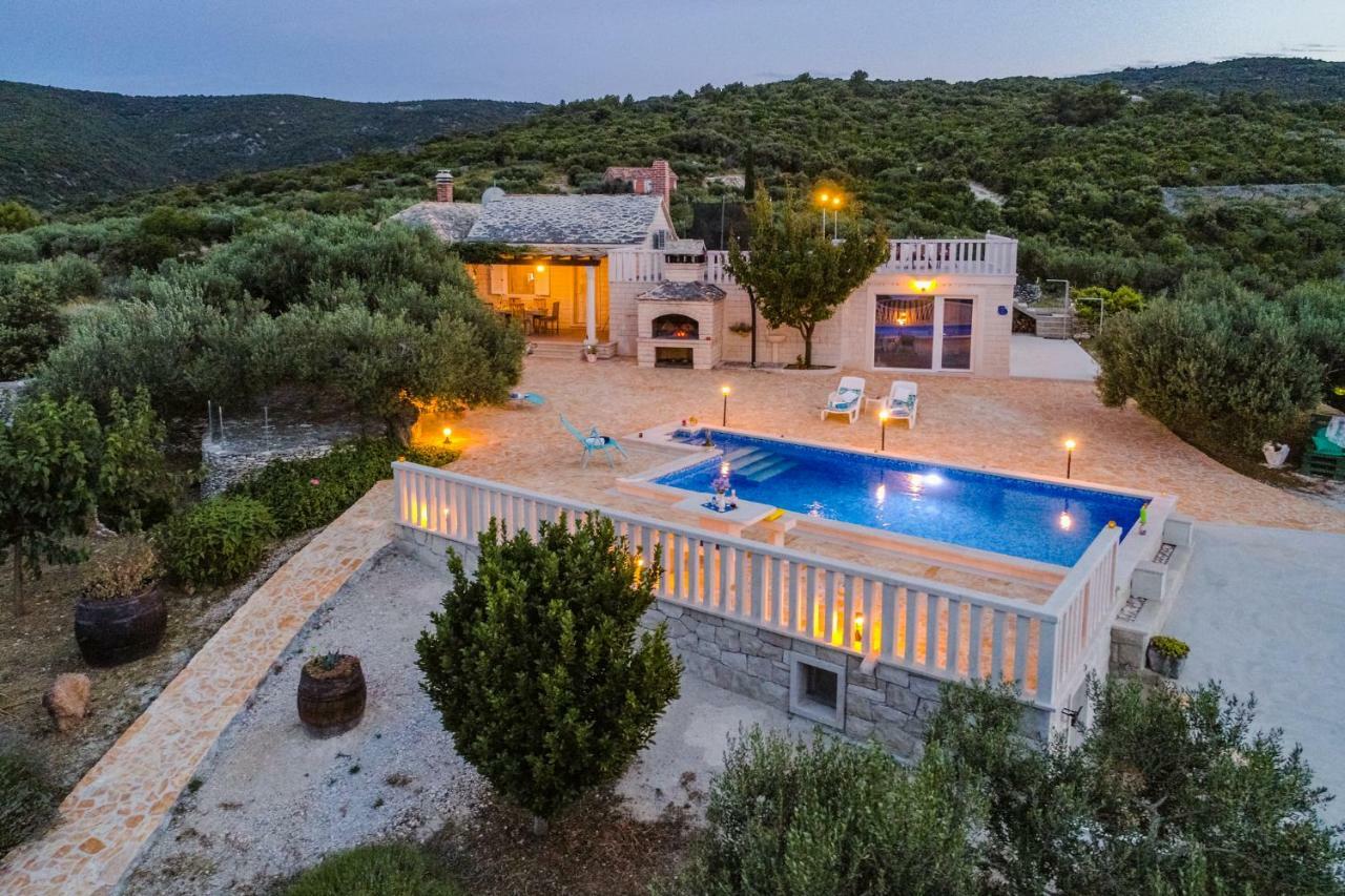 Vila Maslinica Pucisca Exterior photo